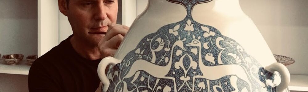 L’Alchimista di Manises: Il segreto del riflesso metallico di Arturo Mora L’Alchimista di Manises: Il segreto del riflesso metallico di Arturo Mora